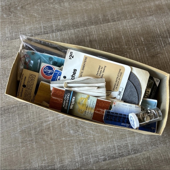 Vintage Fasteners Lot Sewing Snaps Hooks Eyes Buttons Gripper Tool Elbow Patch - Picture 8 of 9